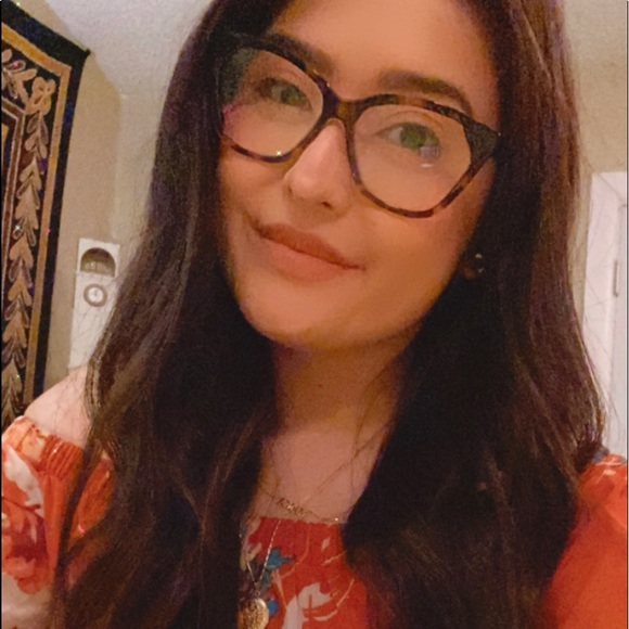 Meet your Posher, Danielle IG: @daniellesabrina - Picture 8 of 15